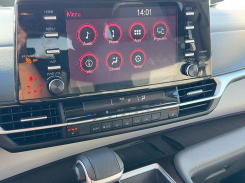 Used 2024 Toyota Sienna LE image 24