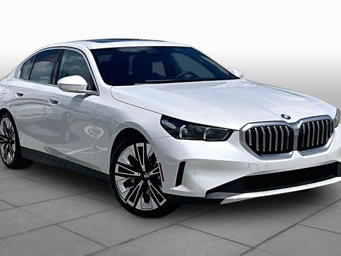Used 2026 BMW 530i RWD image 2