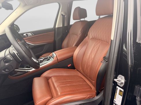 Used 2024 BMW X7 xDrive40i w/ Premium Package AWD/4WD image 5