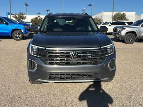 Used 2024 Volkswagen Atlas SE image 2