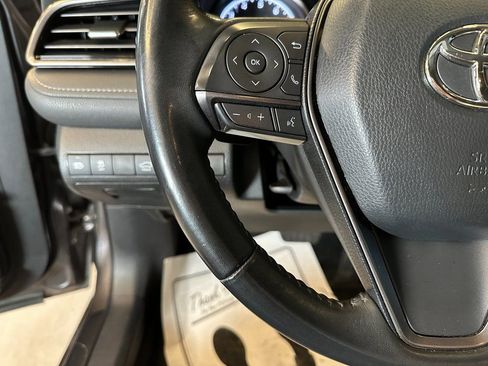 Used 2022 Toyota Camry SE image 10