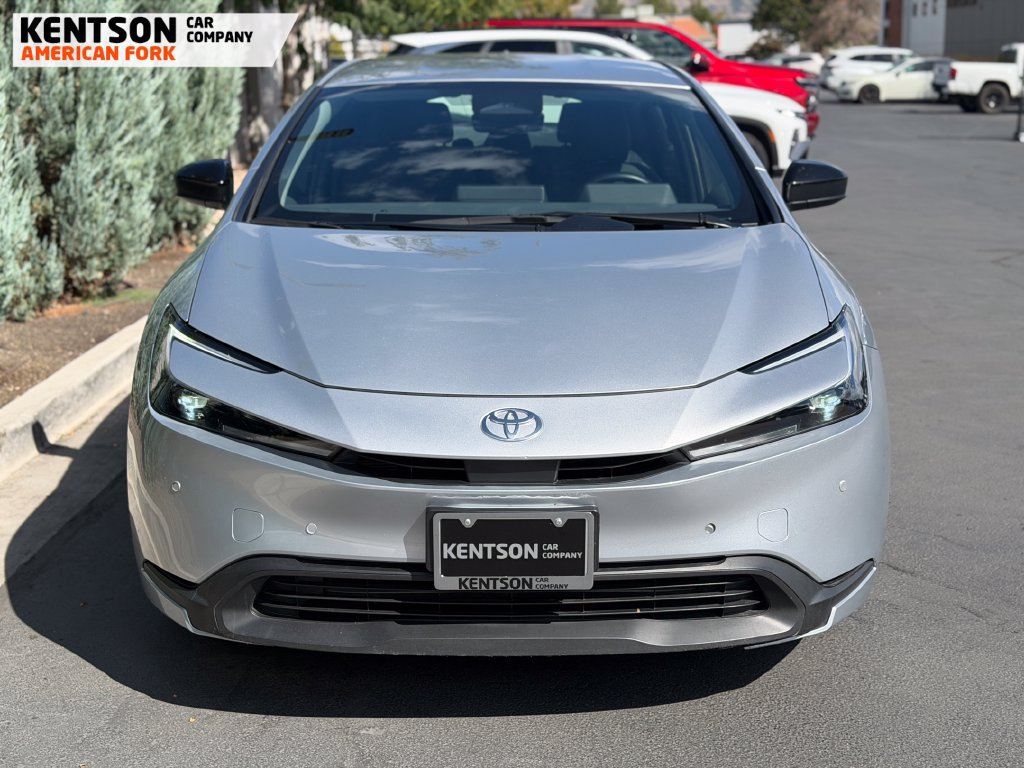Used 2025 Toyota Prius LE AWD/4WD image 2