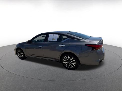Used 2025 Nissan Altima 2.5 SV FWD image 10