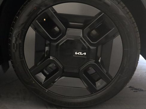 Certified 2024 Kia EV9 GT-Line AWD/4WD image 13
