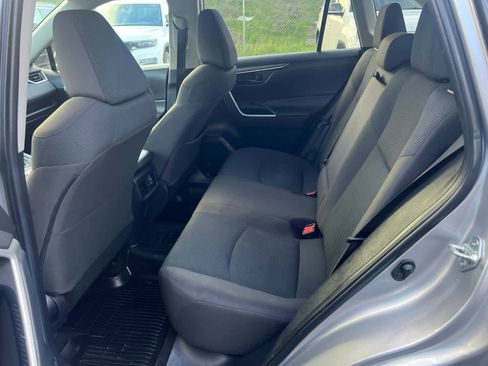 Used 2022 Toyota RAV4 LE image 12