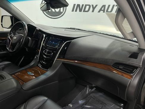 Used 2018 Cadillac Escalade Luxury image 20