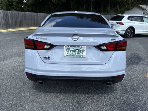 Used 2025 Nissan Altima 2.5 SR w/ SR Premium Package FWD image 4