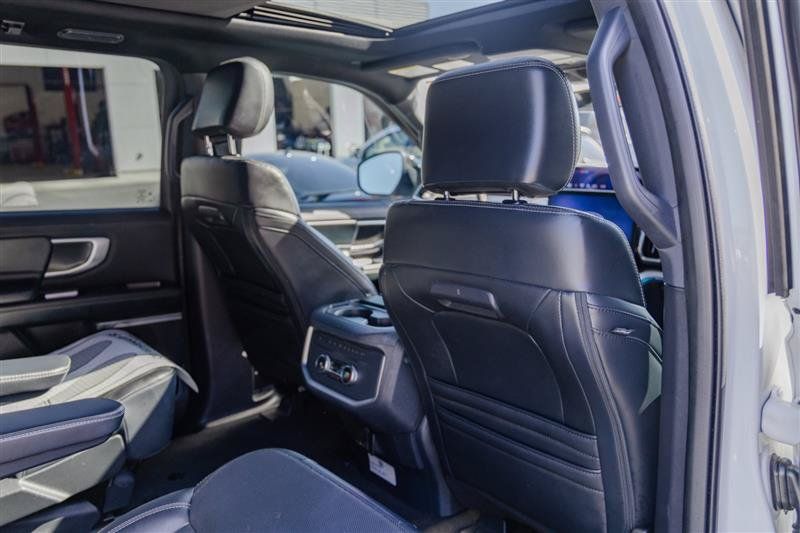 Used 2025 Ford Expedition Platinum w/ Stealth Appearance Package AWD/4WD image 33