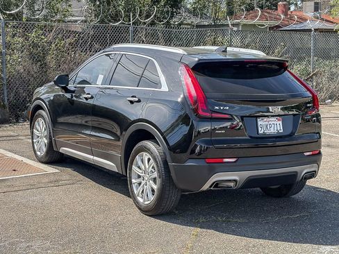 Used 2020 Cadillac XT4 Premium Luxury image 2