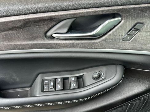 New 2025 Jeep Grand Cherokee L Limited w/ Luxury Tech Group II image 8