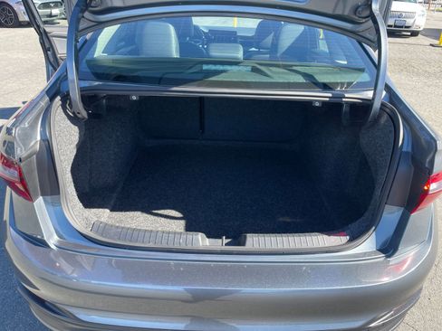 Used 2025 Volkswagen Jetta SE image 31