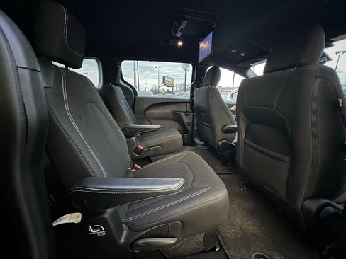 Used 2018 Chrysler Pacifica Touring Plus w/ S Appearance Package image 23