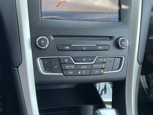 Used 2016 Ford Fusion SE w/ Equipment Group 202A FWD image 19