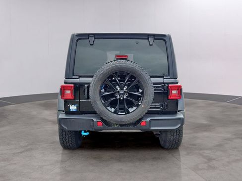 Used 2023 Jeep Wrangler Unlimited Sahara w/ Cold Weather Group AWD/4WD image 5
