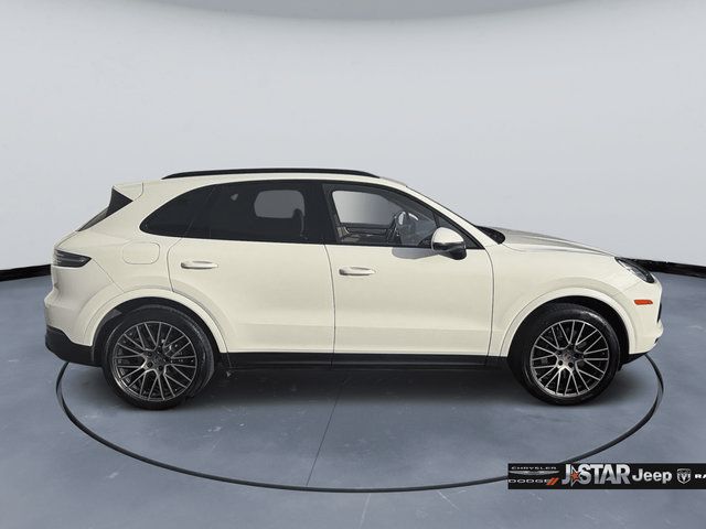 Used 2023 Porsche Cayenne Platinum Edition AWD/4WD image 4