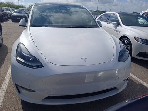 Used 2025 Tesla Model Y Long Range AWD/4WD image 2