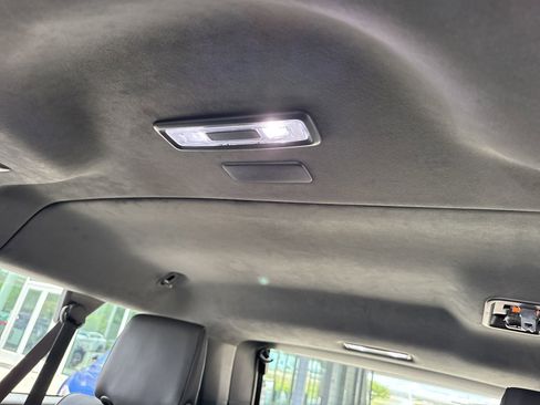 Used 2023 Cadillac Escalade ESV V AWD/4WD image 31