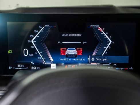 Used 2025 BMW X6 xDrive40i w/ Climate Comfort Package image 31