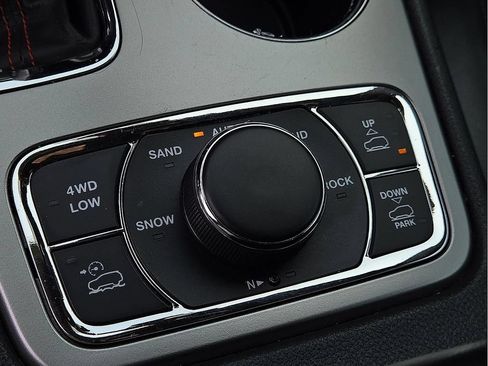 Used 2018 Jeep Grand Cherokee Trailhawk AWD/4WD image 15