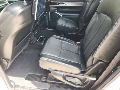 Used 2023 Jeep Wagoneer Series II w/ Convenience Group I AWD/4WD image 30