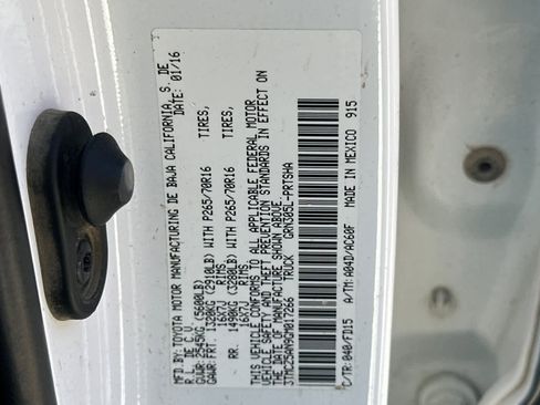 Used 2016 Toyota Tacoma TRD Off-Road w/ Premium & Technology Package image 29