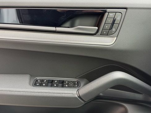 New 2026 Porsche Cayenne E-Hybrid Coupe AWD/4WD image 17