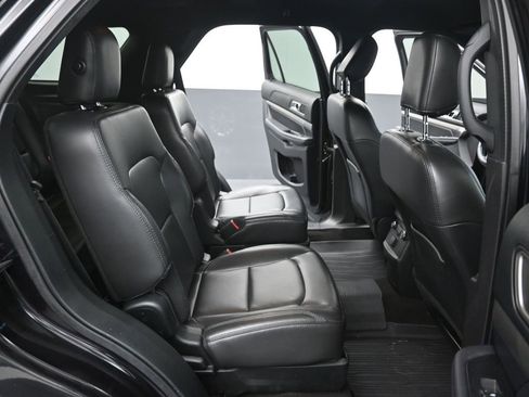 Certified 2019 Ford Explorer XLT w/ Equipment Group 202A image 23