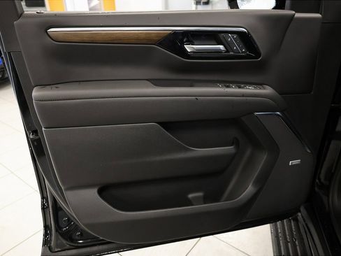 New 2026 Chevrolet Suburban High Country image 15