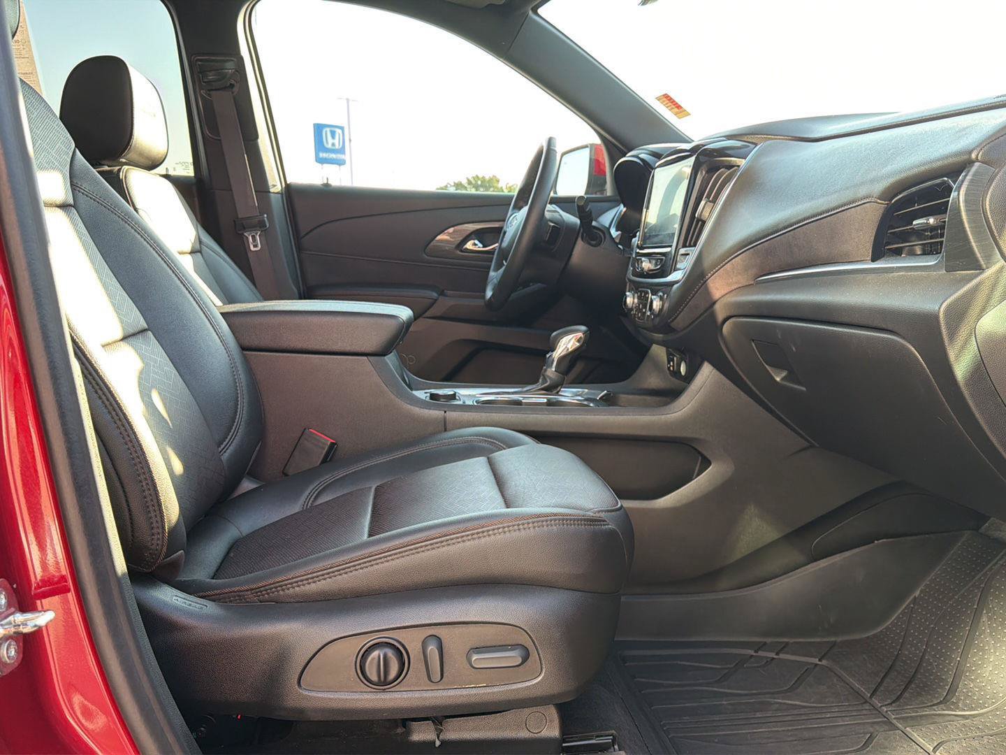 Used 2023 Chevrolet Traverse High Country AWD/4WD image 38