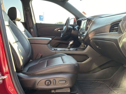 Used 2023 Chevrolet Traverse High Country AWD/4WD image 38