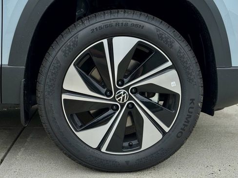 New 2025 Volkswagen Taos SE image 7