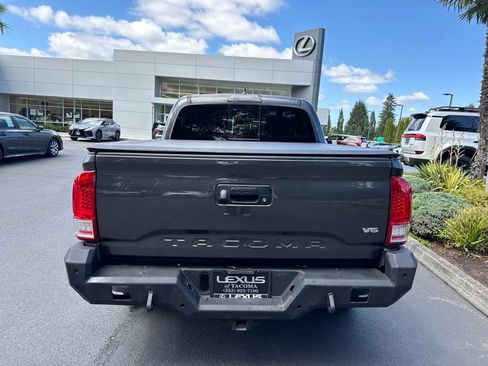 Used 2018 Toyota Tacoma TRD Sport AWD/4WD image 6
