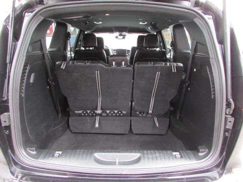 Used 2025 Chrysler Pacifica Select FWD image 5