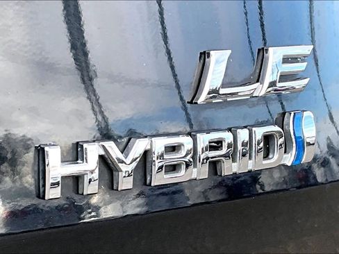 Used 2024 Toyota Sienna LE image 9