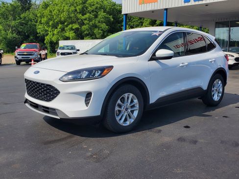 Used 2020 Ford Escape SE FWD image 2