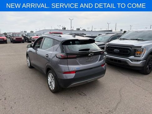Used 2023 Chevrolet Bolt EUV LT w/ Comfort Package FWD image 8
