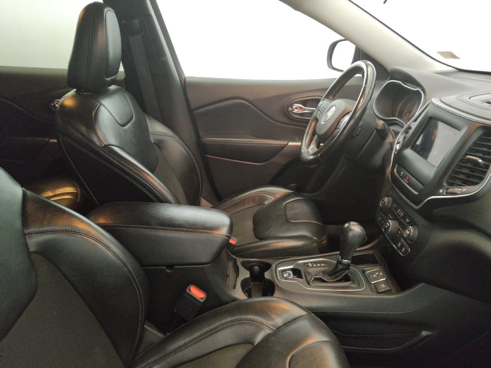 Used 2020 Jeep Cherokee Latitude Plus w/ Cold Weather Group FWD image 21