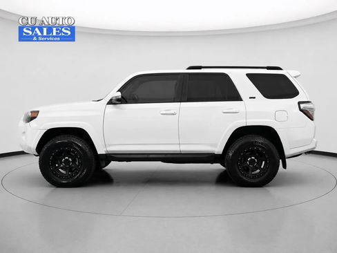 Used 2018 Toyota 4Runner SR5 AWD/4WD image 4