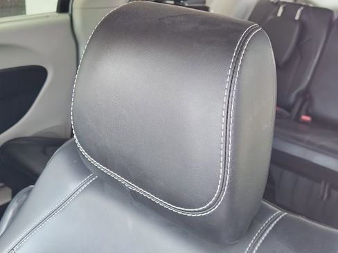 Used 2023 Chrysler Pacifica Touring-L FWD image 25