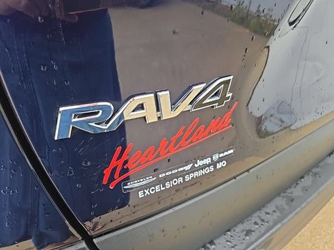 Used 2025 Toyota RAV4 XLE w/ Convenience Package AWD/4WD image 19