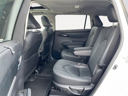 Used 2023 Toyota Highlander XLE image 13