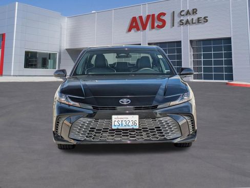 Used 2025 Toyota Camry SE image 2