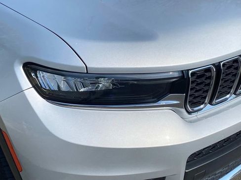 Used 2023 Jeep Grand Cherokee L Limited image 4