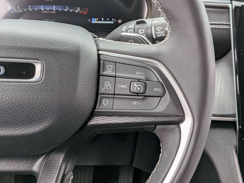 Used 2023 Jeep Grand Cherokee Altitude AWD/4WD image 27