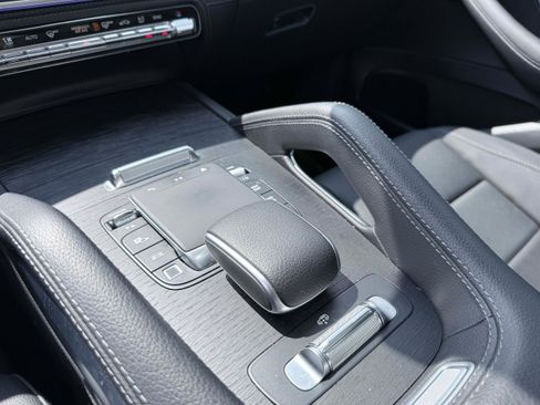 Used 2025 Mercedes-Benz GLS 450 4MATIC image 25