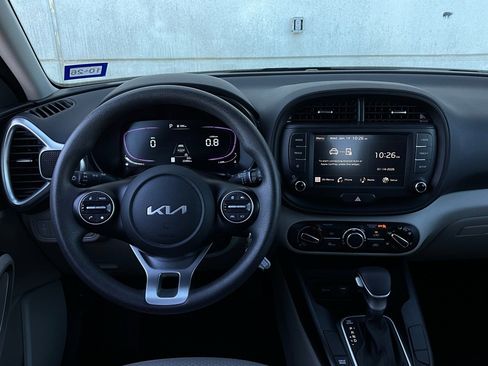 Used 2025 Kia Soul LX w/ LX Technology Package image 12