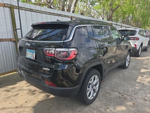 Used 2025 Jeep Compass Latitude image 10