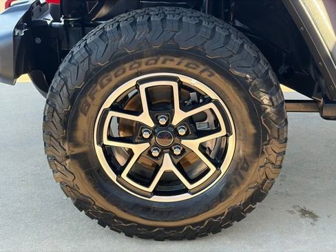 Used 2025 Jeep Wrangler Unlimited Rubicon image 24