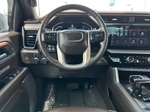Used 2023 GMC Sierra 1500 Denali w/ Technology Package AWD/4WD image 9