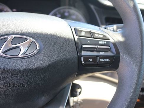 Used 2020 Hyundai Elantra SE FWD image 14